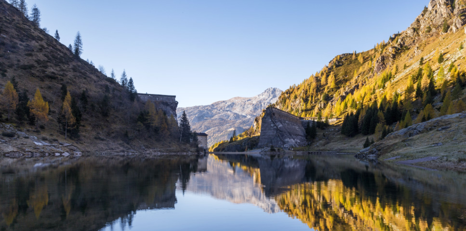 Share experiences with other travelers